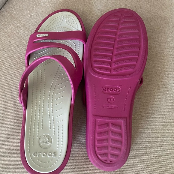 CROCS Women's Fuchsia Slide Sandals - Picture 3 of 3